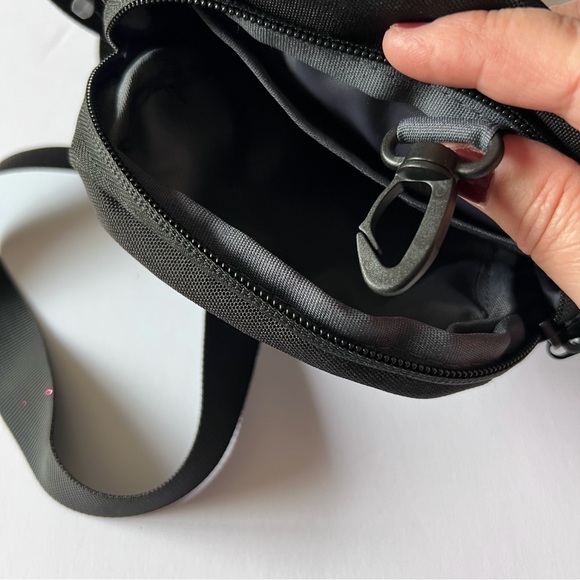 DUCHAMP MINI FLIGHT SLING BAG CAMO PRINT NWT - Picture 13 of 15